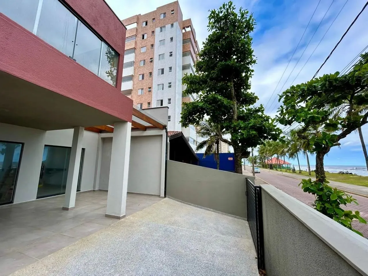 SOBRADO COM VISTA PRO MAR LOCALIZADO EM ITANHAÉM-SP NO CENTRO DA CIDADE
