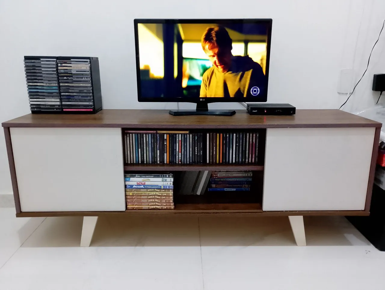 Rack para TV com Amplo Espaço de Armazenamento