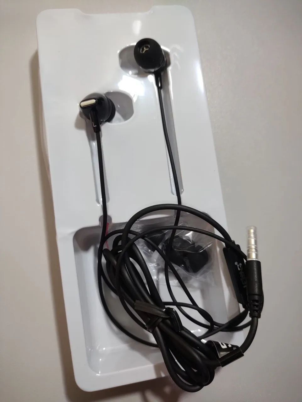 Fone de Ouvido LE-0203 com Microfone e Isolamento de Ruído - Foto 3
