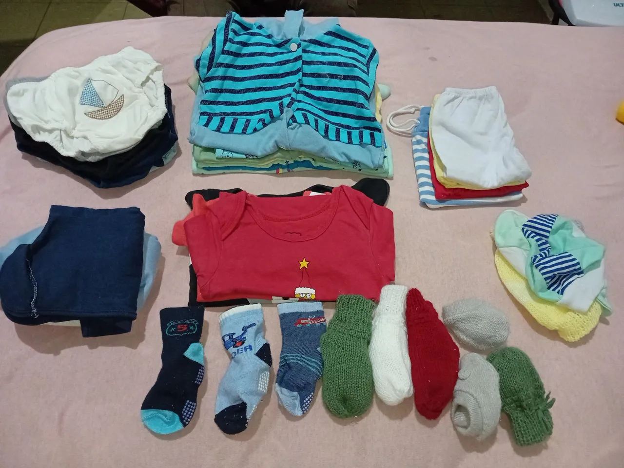 Enxoval de bebê completo - Roupinhas e acessórios