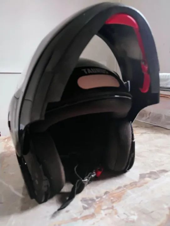 Capacete Taurus para Moto - Preto - Foto 4