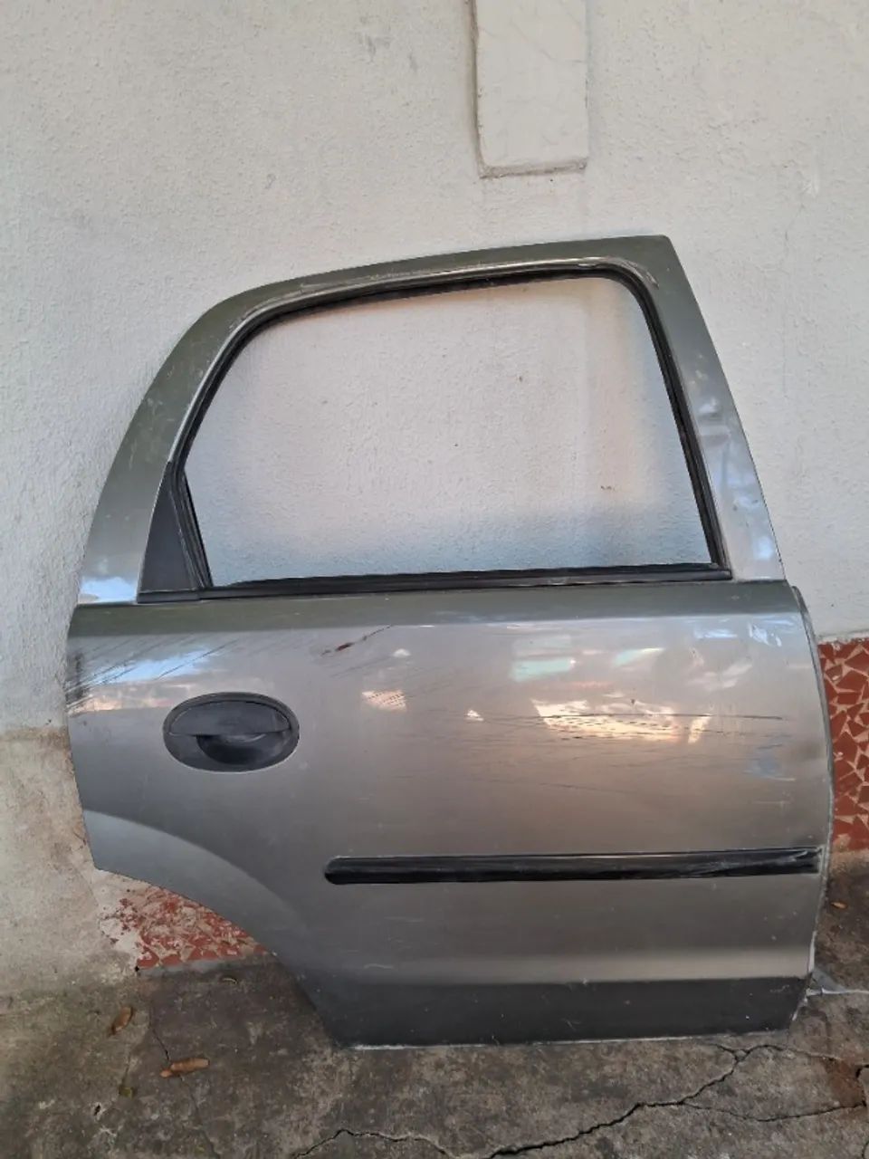 Porta completa traseira direita gm corsa montana 2003 até 2012 prata  - Foto 4