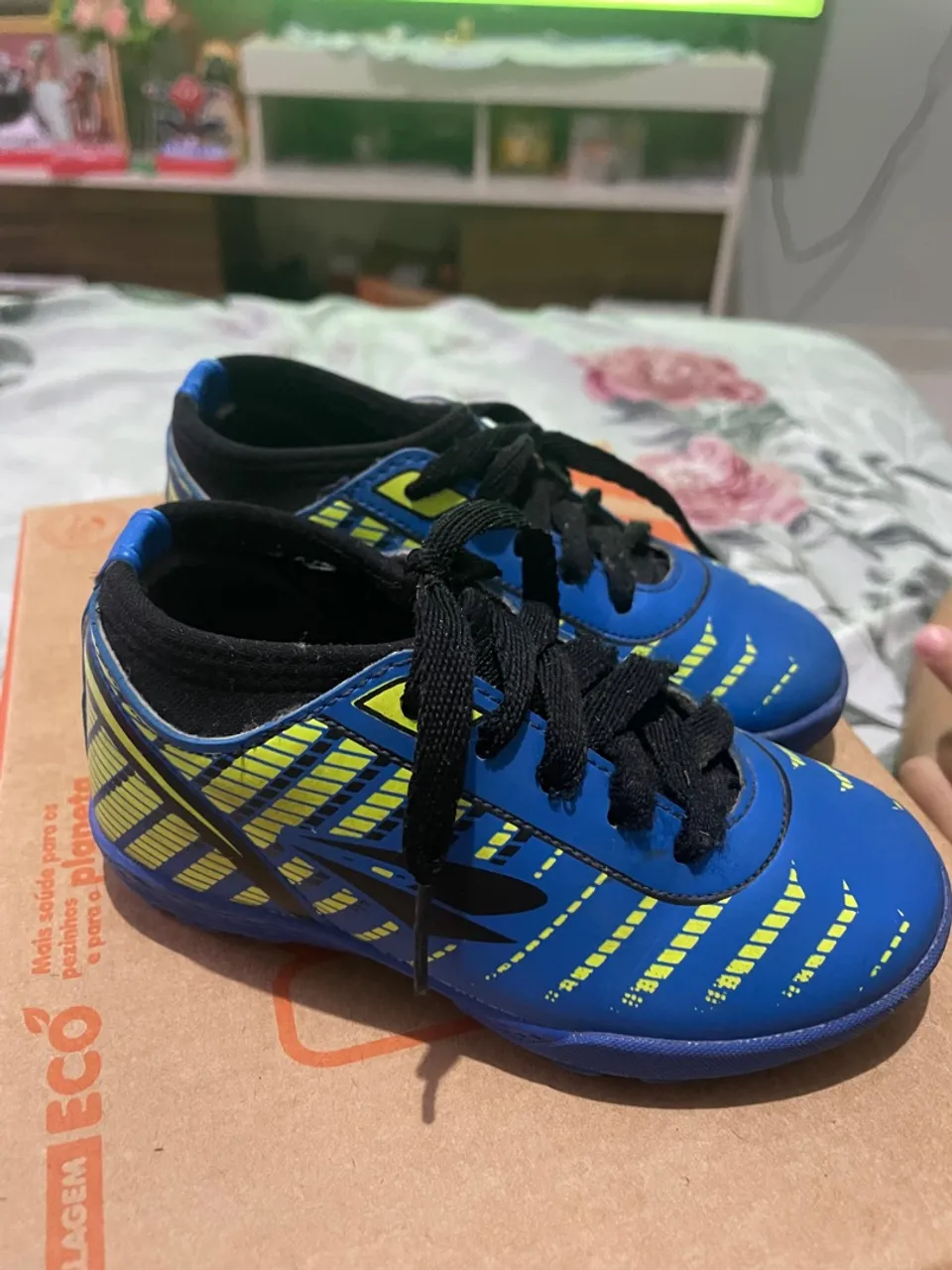 Chuteira Futsal Infantil Azul e Amarela