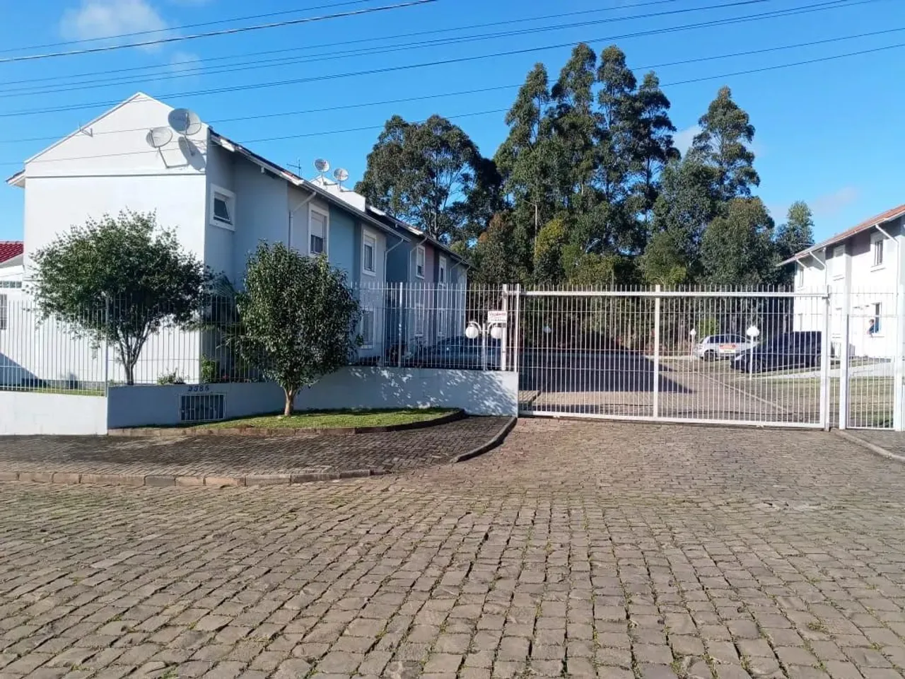 Sobrado para venda possui 72 metros quadrados com 3 quartos