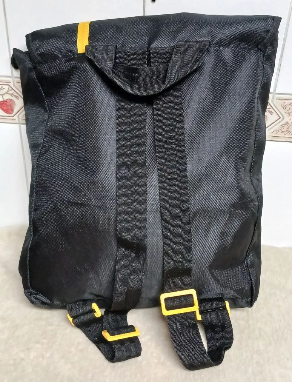 Bolsa e Mochila Térmica Sadia Preta Edição Abstrata<br> - Foto 2