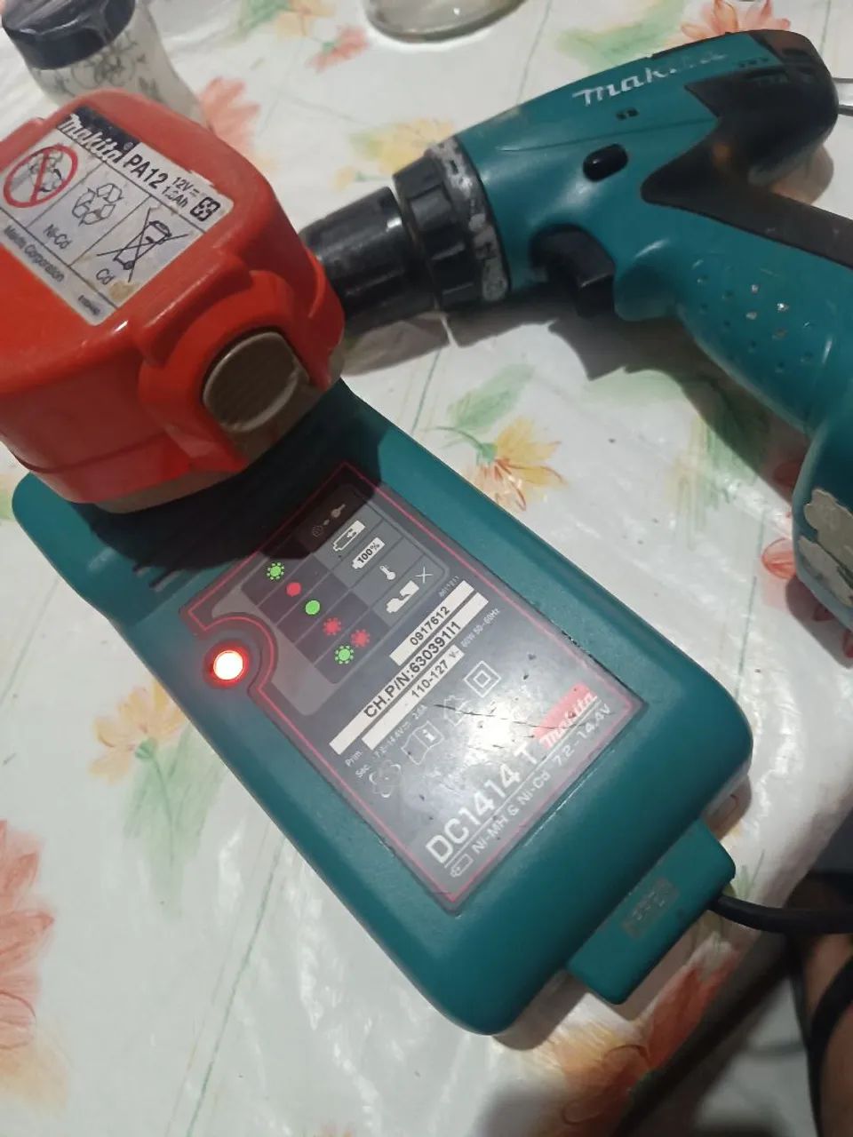 Parafusadeira/Furadeira Makita 12V - Usada<br>Bateria viciada -