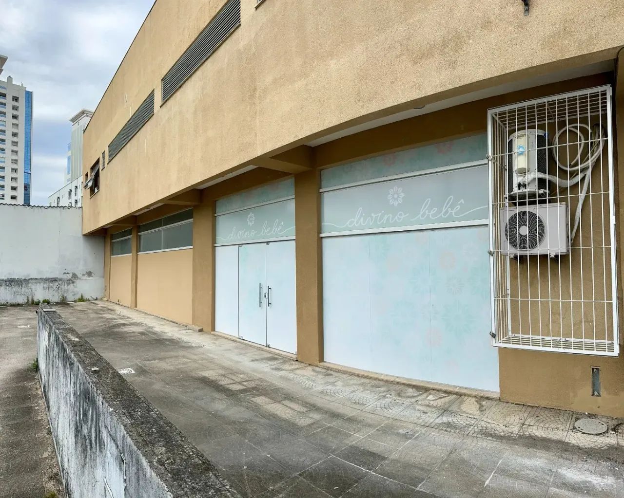 Loja Ampla com 256m² e Bem Localizada para Locação no Estreito - Florianópolis - Foto 3