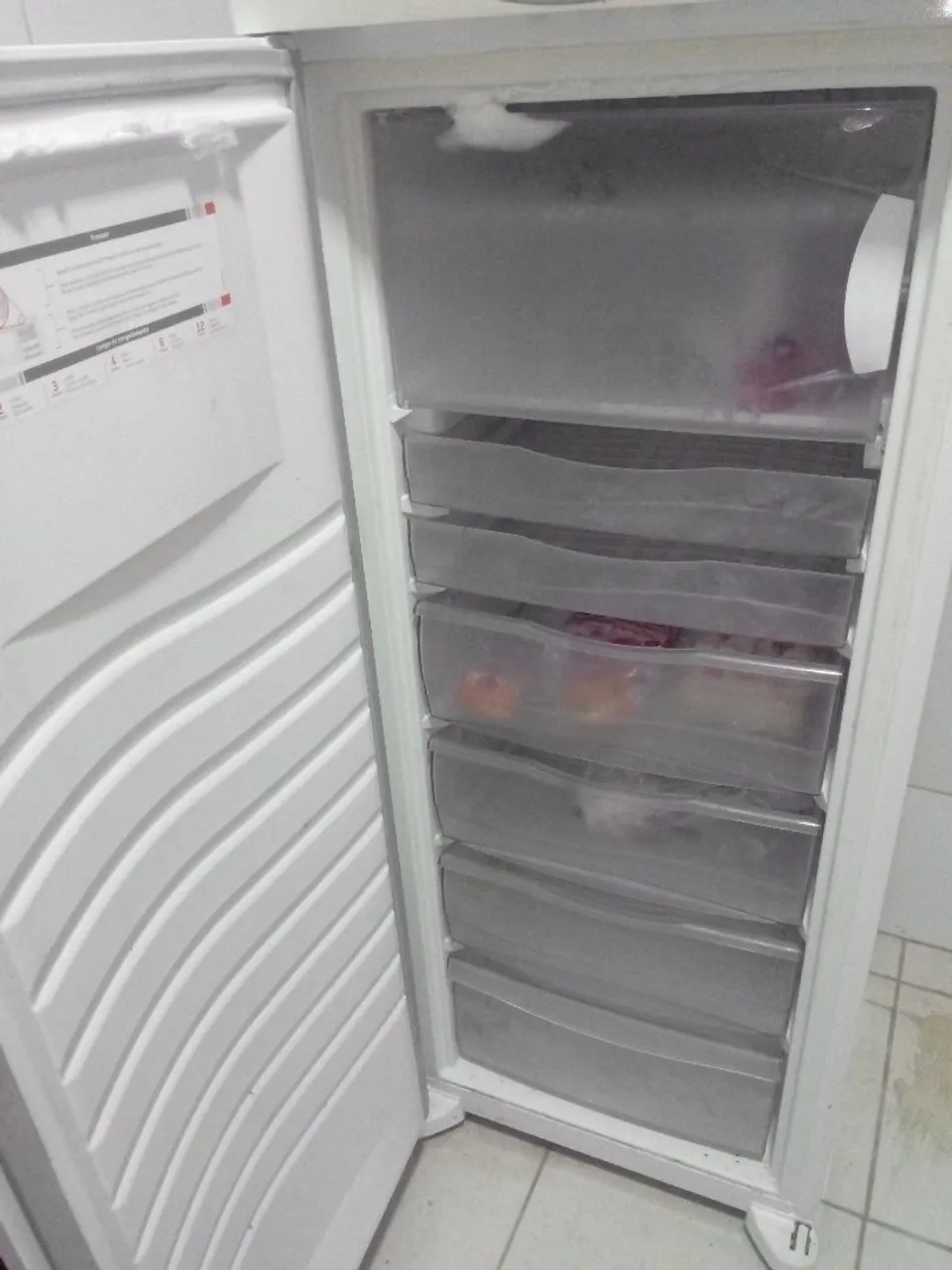 Freezer vertical com gavetas