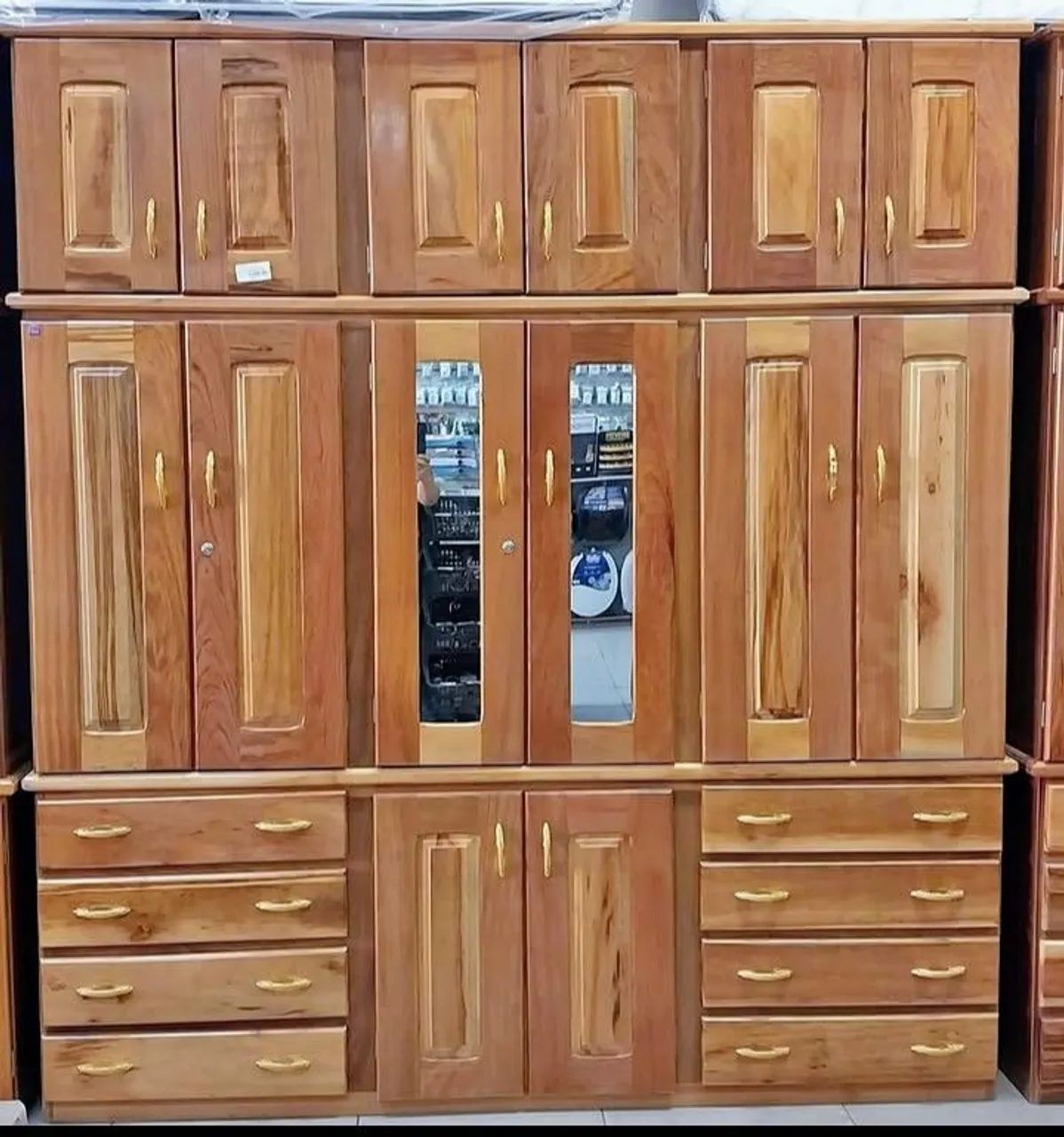 Guarda roupa de casal madeira maciça  - Foto 2