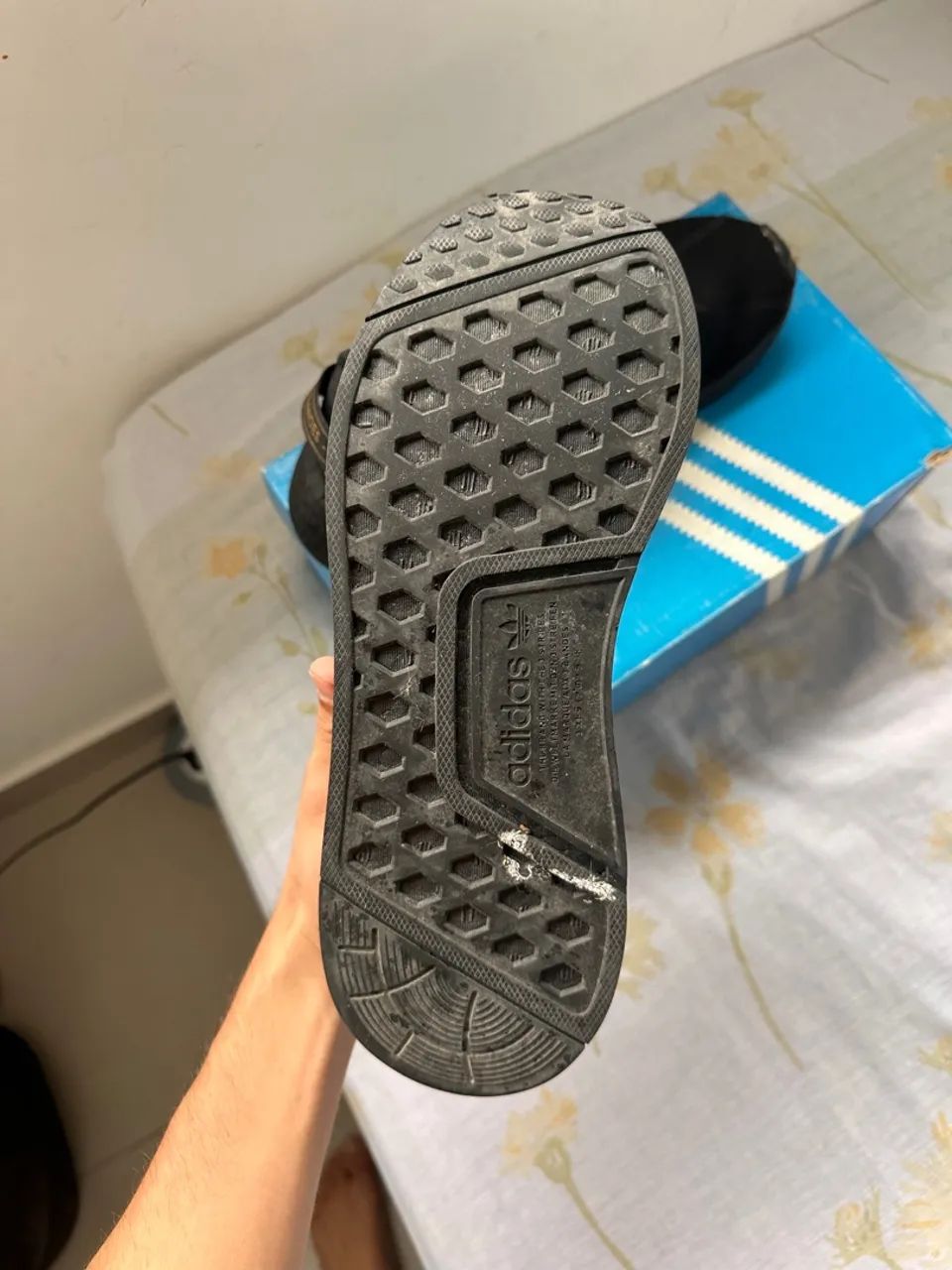 Tênis Adidas NMD R1 V2 - Foto 4