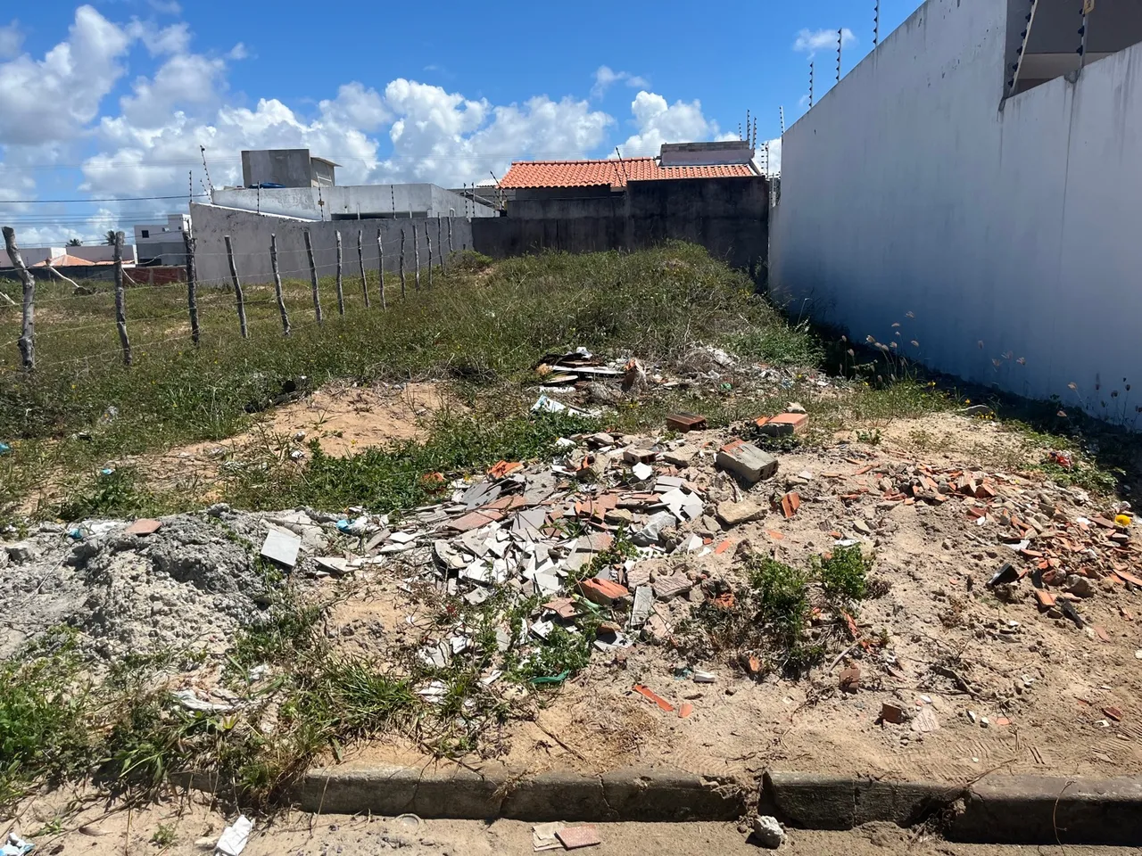 Vendo lote no Colorado, terreno medindo 8x20 tel *