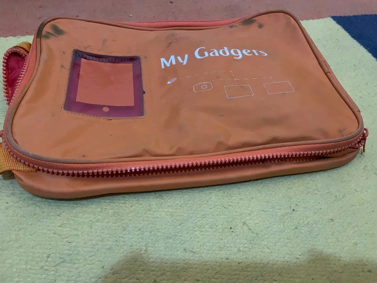 Organizador de Gadgets Emirates - Leve e Prático - Foto 2