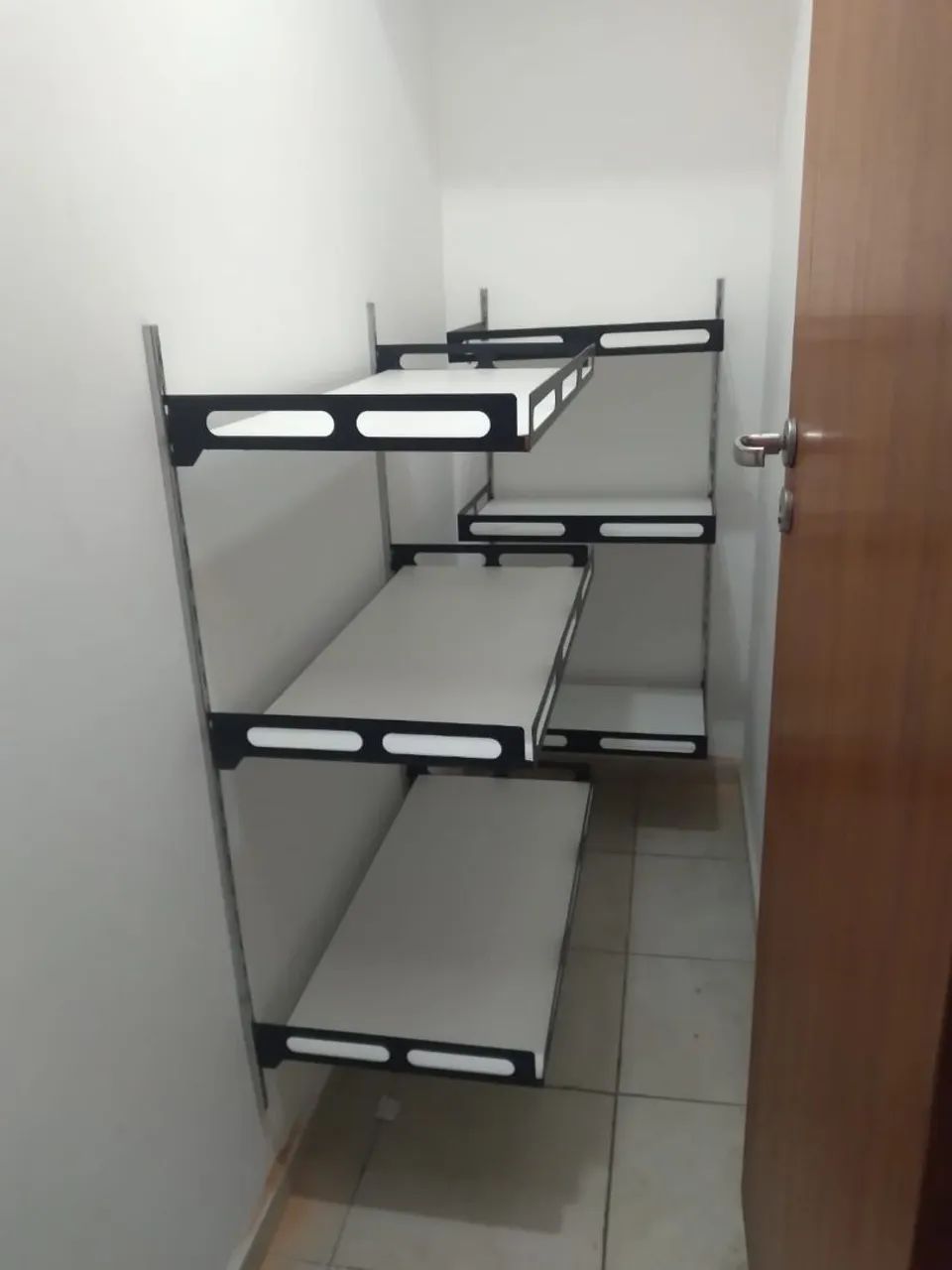 Prateleiras roupas - Foto 2