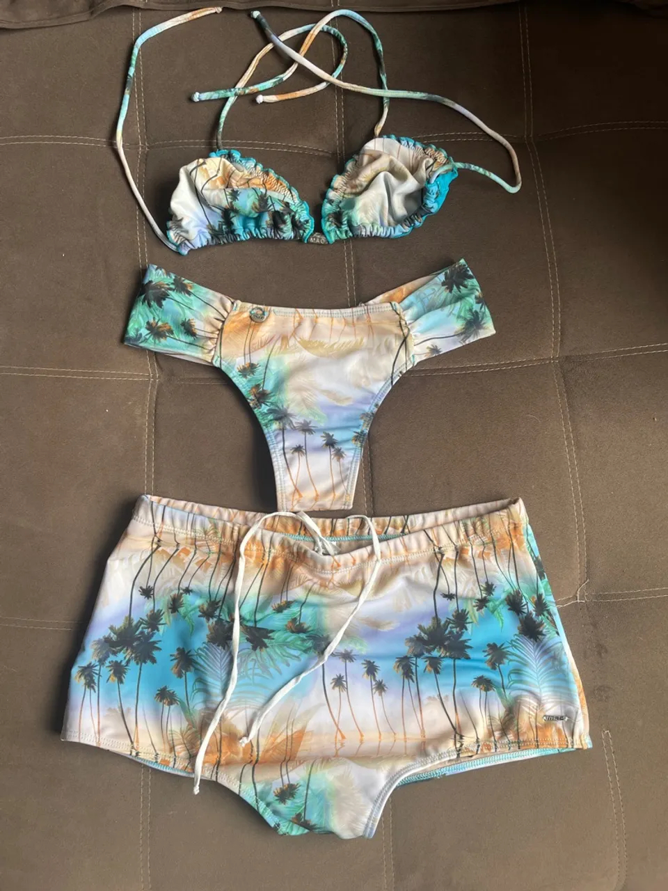 Biquíni e Short de Praia Tropical