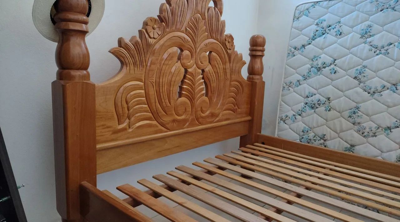 Cama de Madeira Maciça com Cabeceira Detalhada - Foto 3