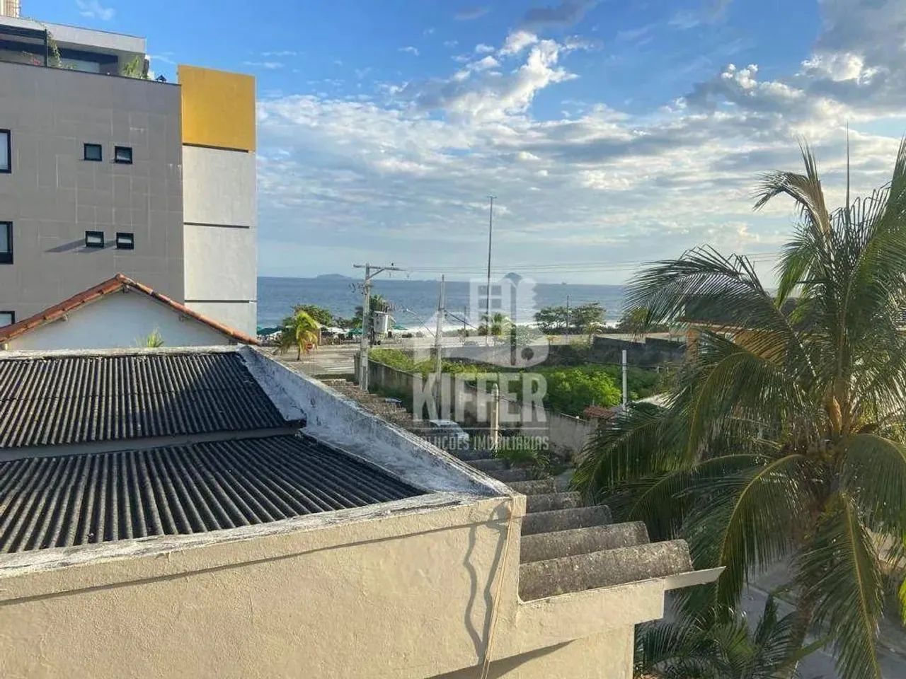 Casa à Venda em Piratininga com Piscina, Jacuzzi e 4 Suítes