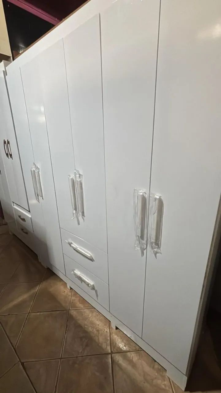 Guarda-Roupas Branco 6 Portas - Foto 2
