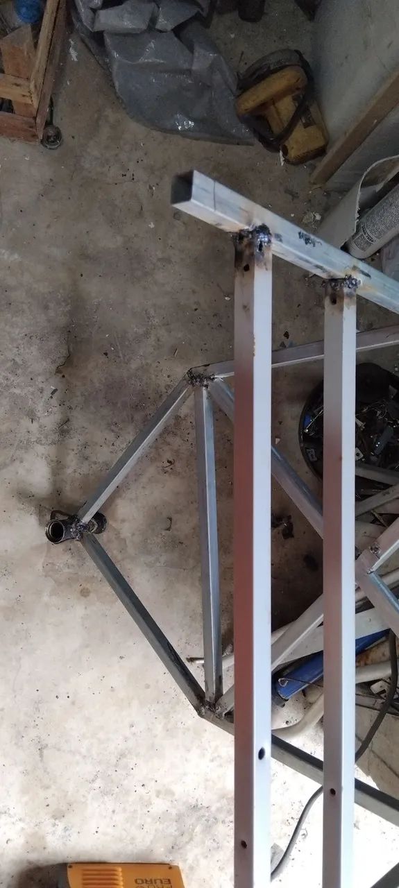 Estrutura de aço soldada para projeto de triciclo motorizado - Foto 3