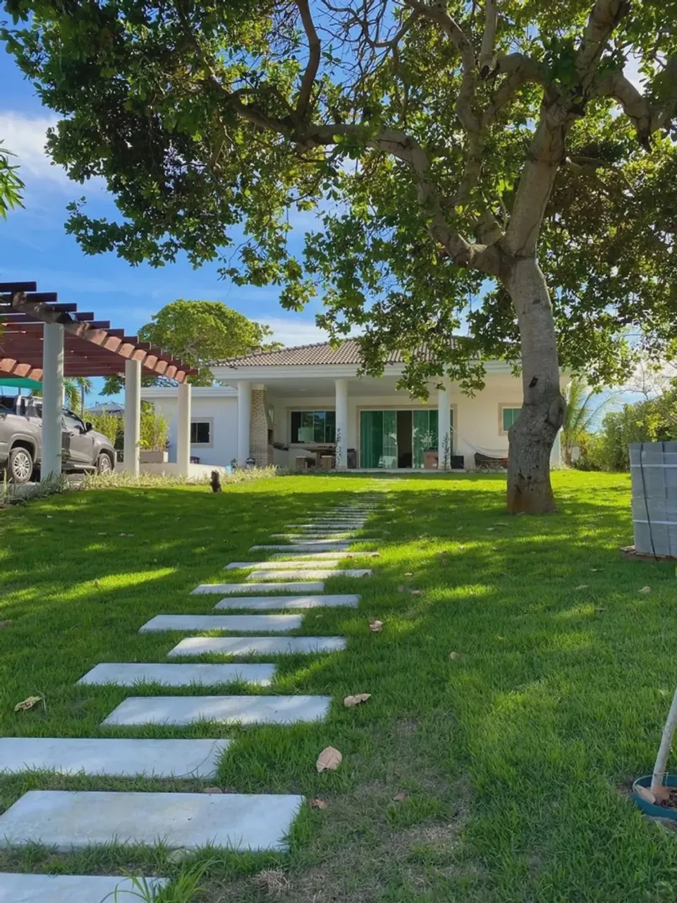 Linda Casa Térrea 5 Suítes em Busca Vida