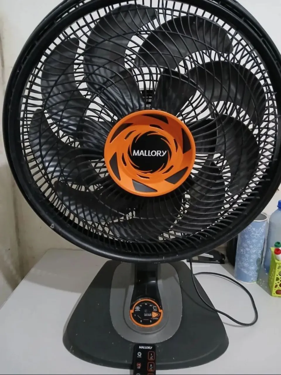 Ventilador de mesa Mallory com controle remoto