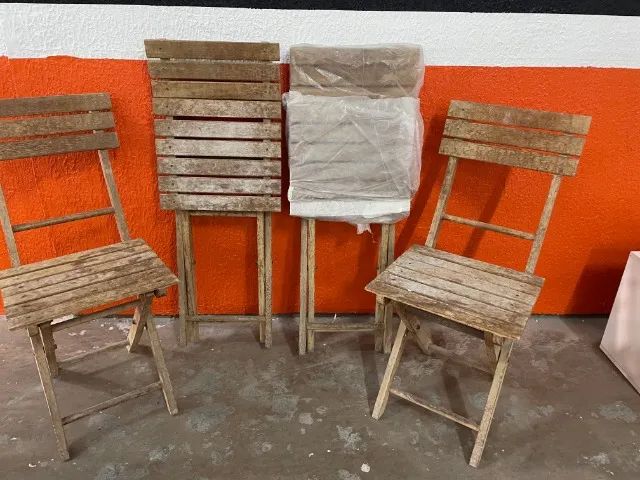 Mesa de madeira com 4 cadeiras - Foto 2