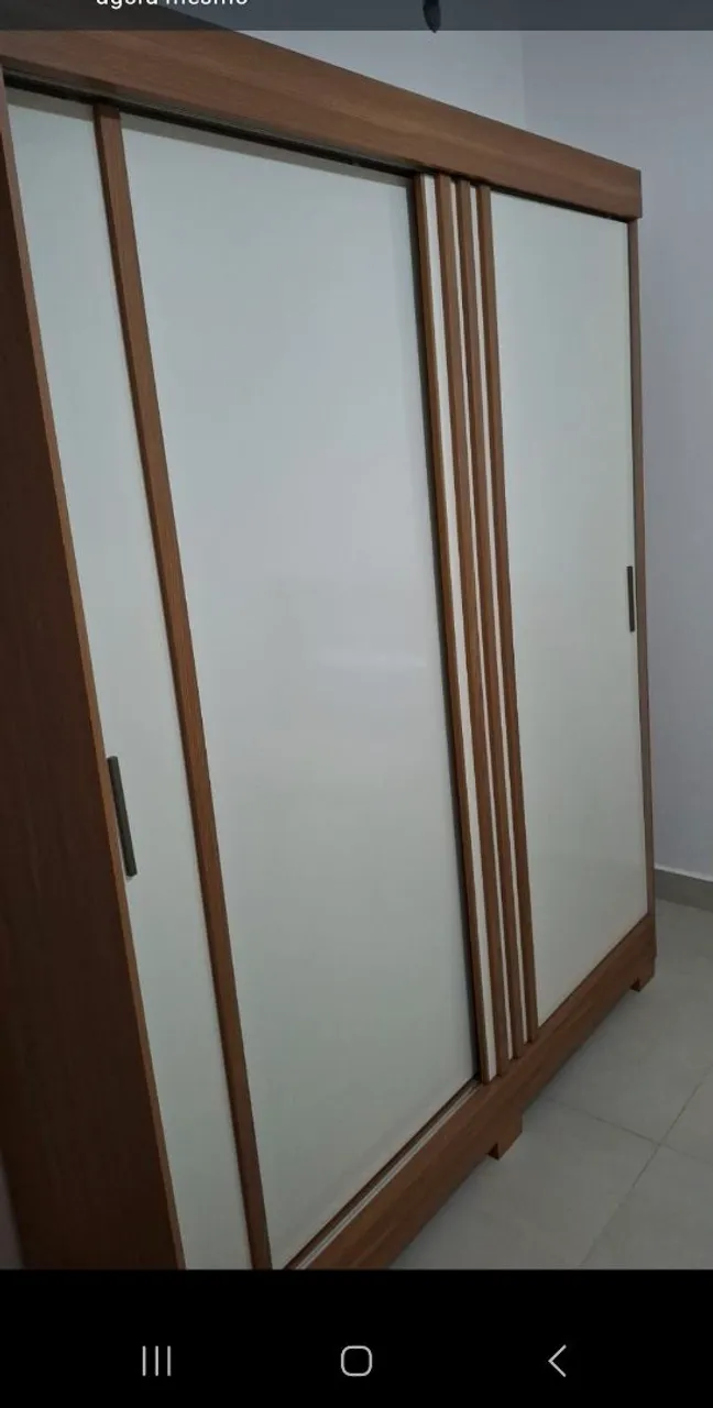 Guarda-roupa com Portas de Correr