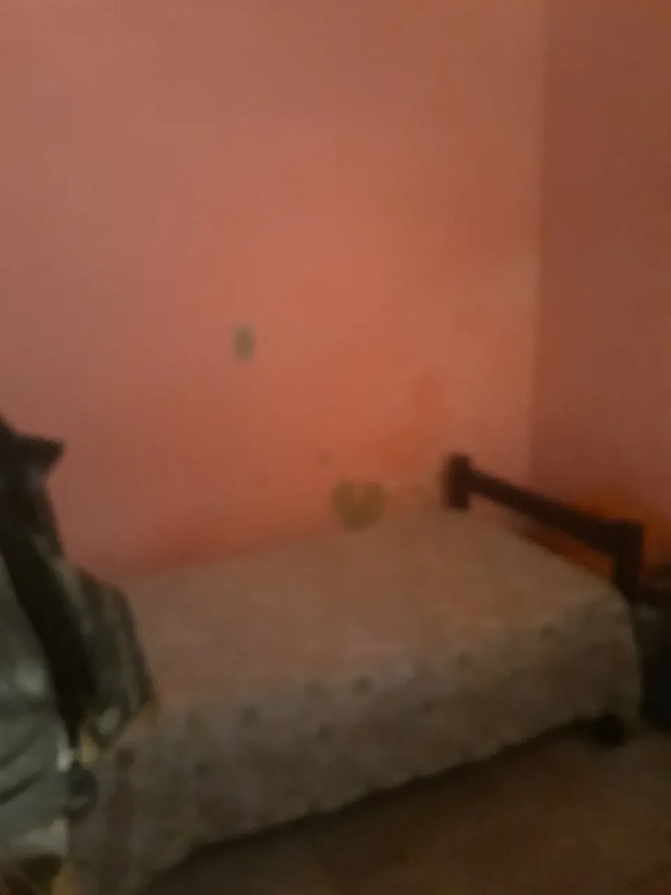 Vende-se uma casa com ponto comercial em funcionamento