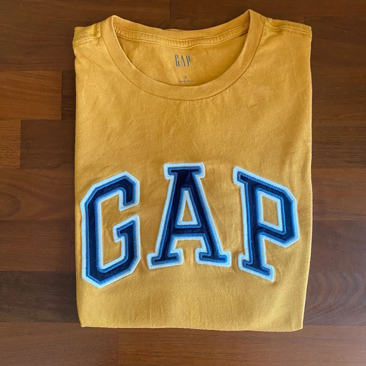 Camiseta original GAP tamanho P/S veste até M (Leia o anúncio