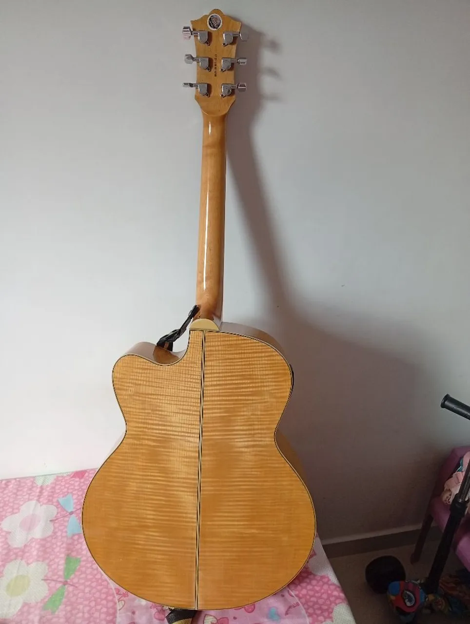 Violão Acústico com Design Exclusivo