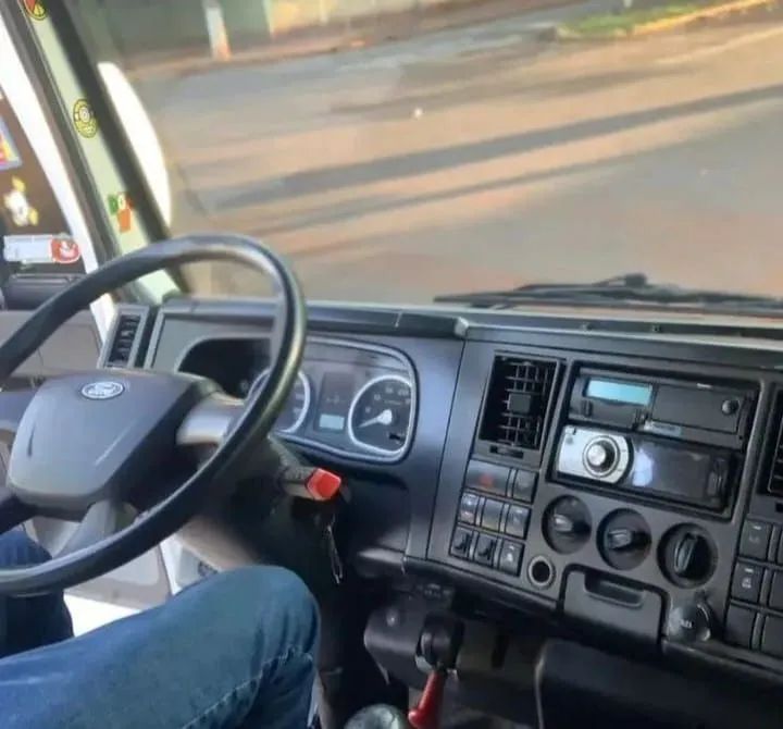 Ford cargo 816 guincho plataforma ano 2013 - Foto 5