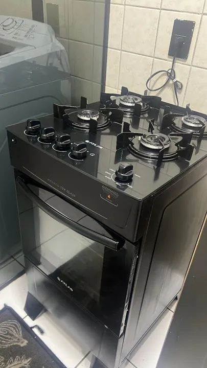 Fogão Atlas Preto com 1 ano de uso - Foto 2