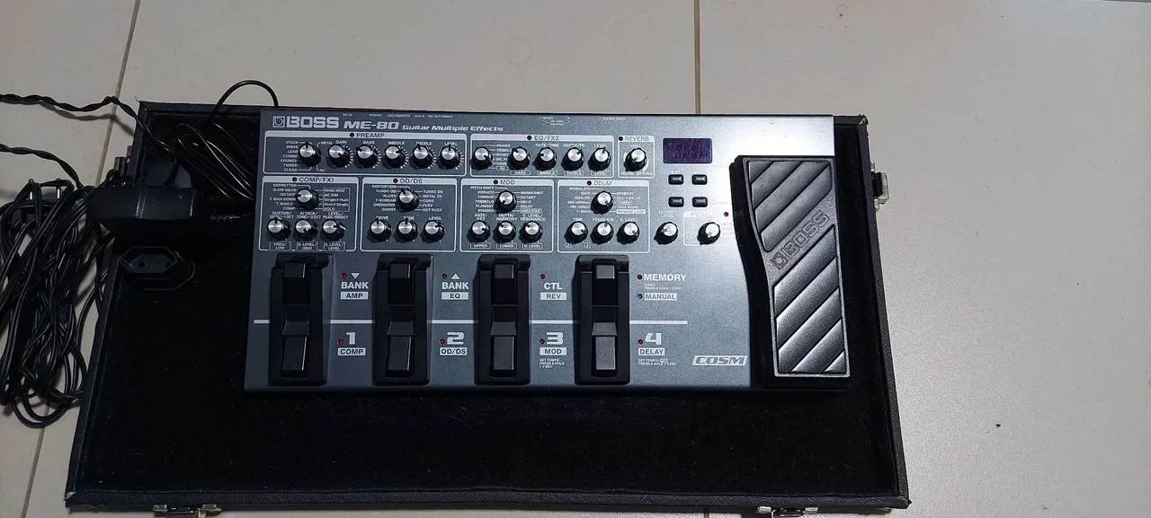 Pedaleira Boss ME 80 + Fonte + Extensão + Hard Case