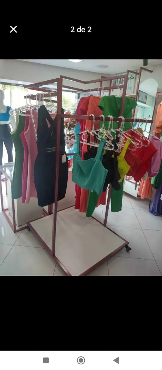 Arara de roupas para loja