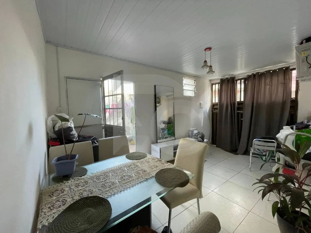 Casa à Venda no Ponto Novo com 2 Quartos, Sala Ampla e 1 Vaga de Garagem