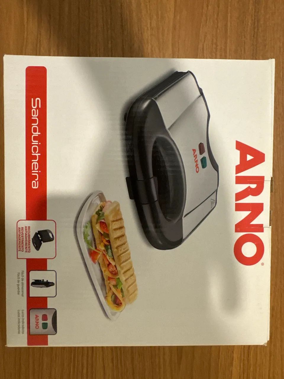 Sanduicheira ARNO com placas antiaderentes ? Nova na caixa