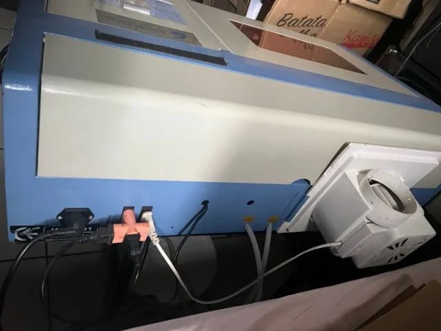 Máquina de corte a Laser de CO2 40w fechada