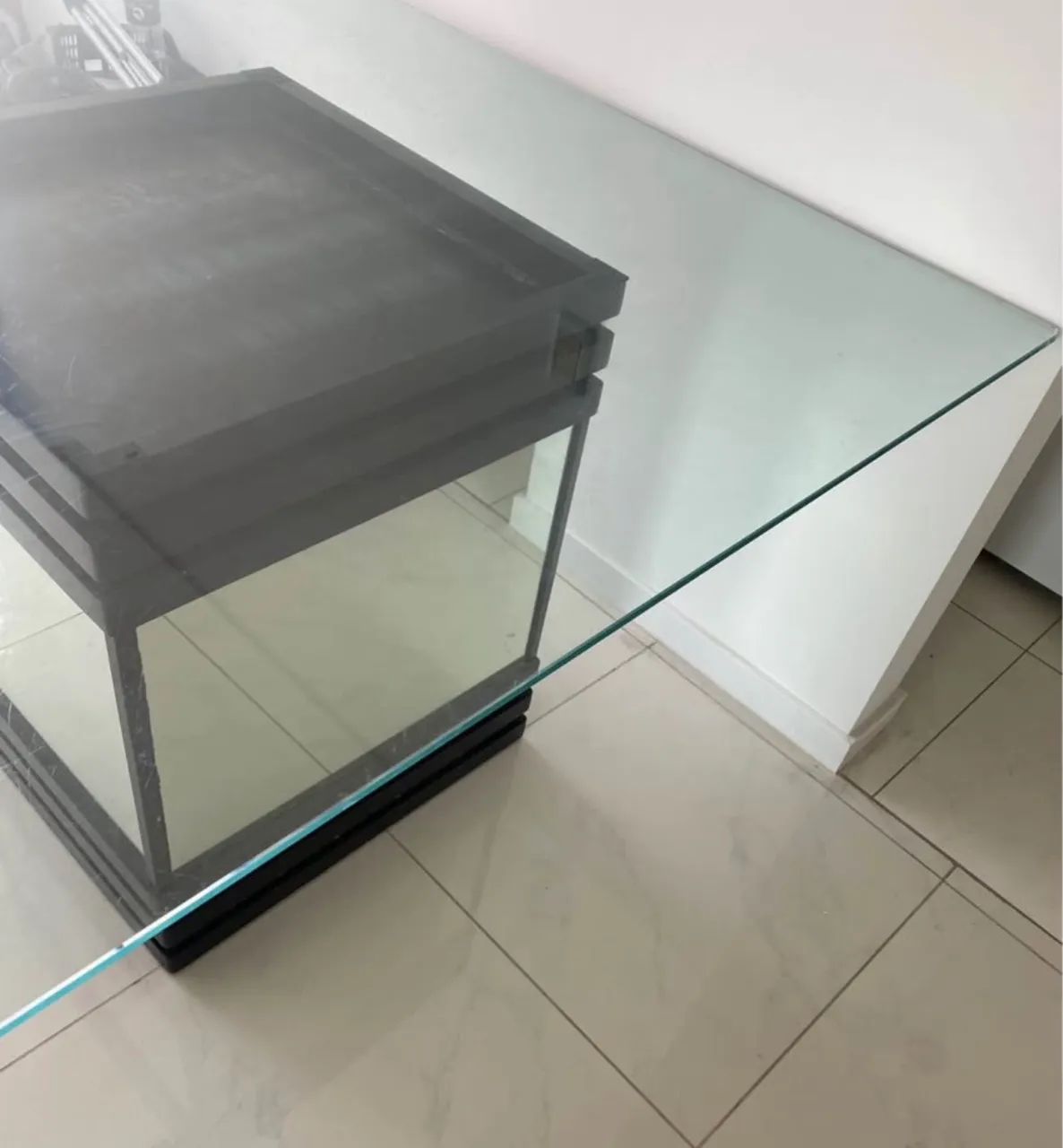 Mesa de jantar tampo de vidro 8 lugares 1,40x1,40m