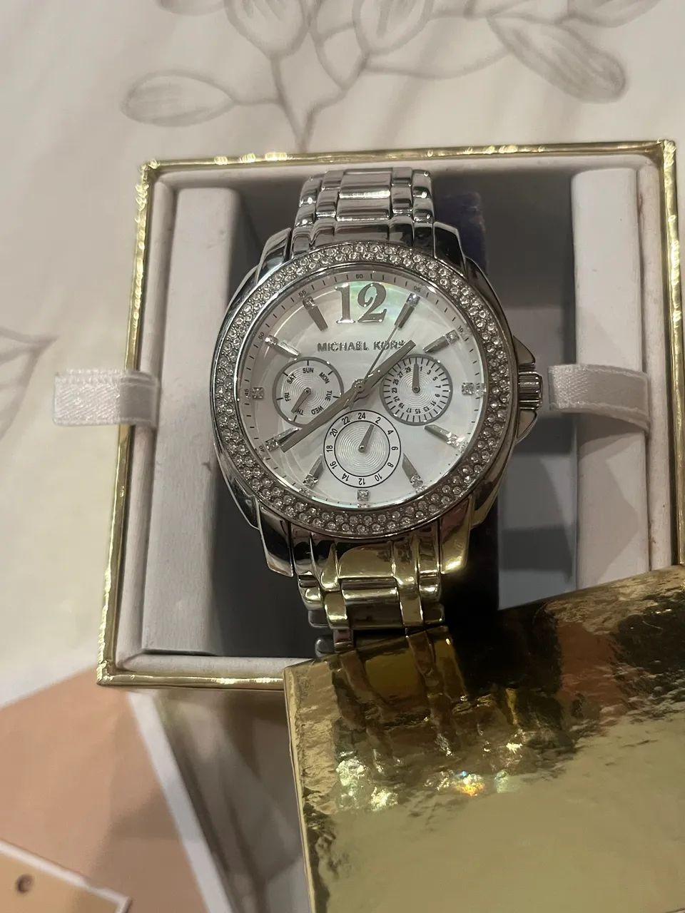 Relógio pulseira prateado michael kors  - Foto 2