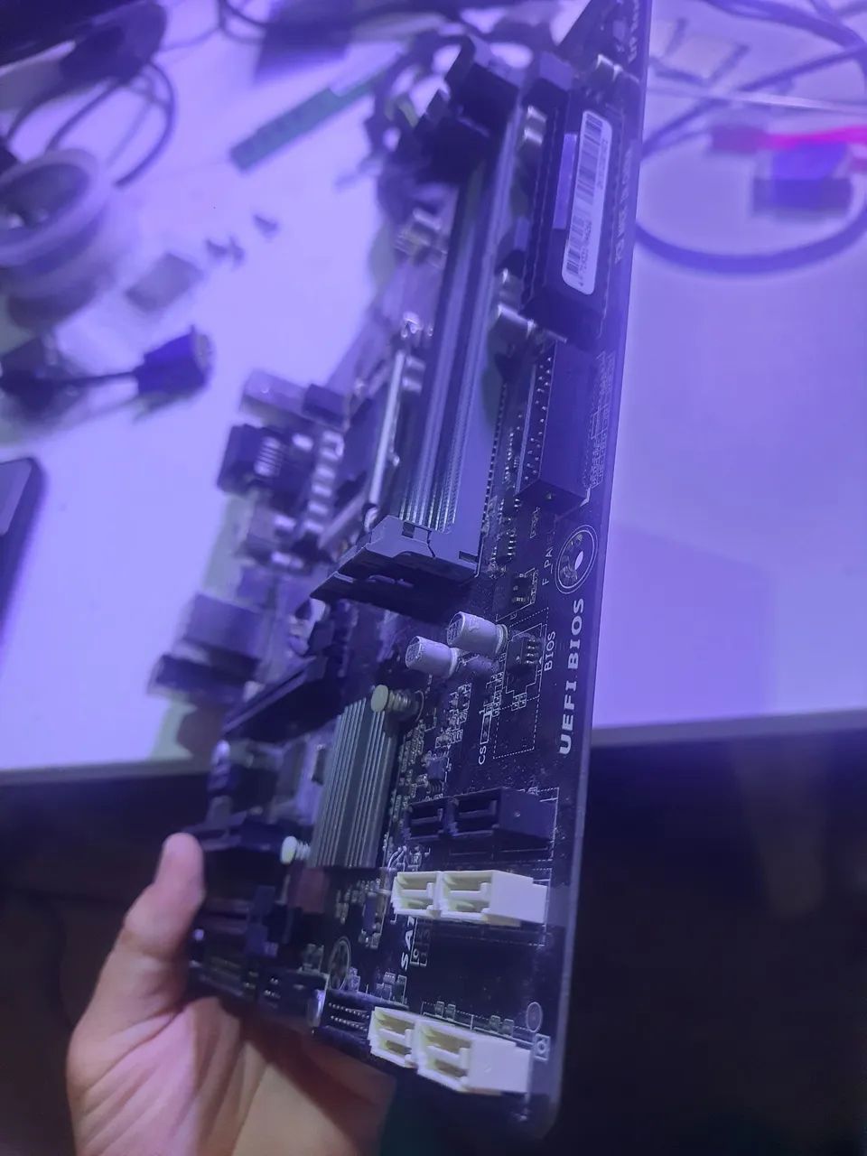 Placa mae gigabyte h81 liga bipe continuo - Foto 4