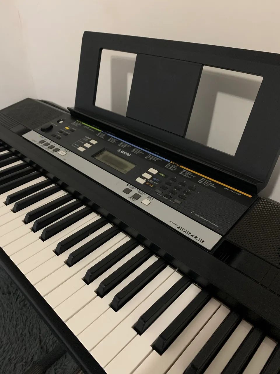 Teclado yamaha psr-e243 - Foto 2