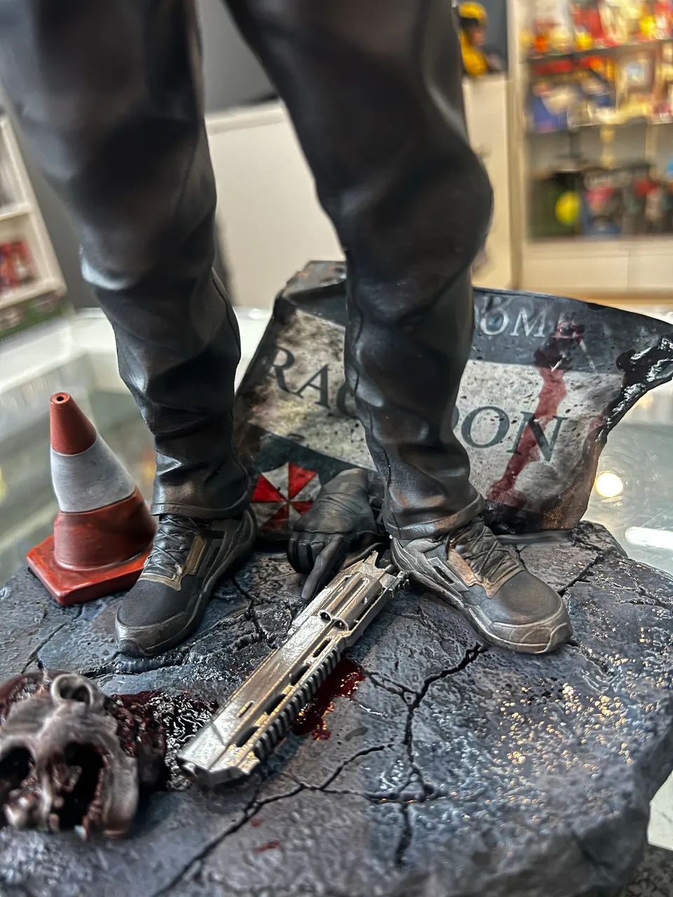 Estátua Leon S. Kennedy Resident Evil - Colecionável - Foto 4