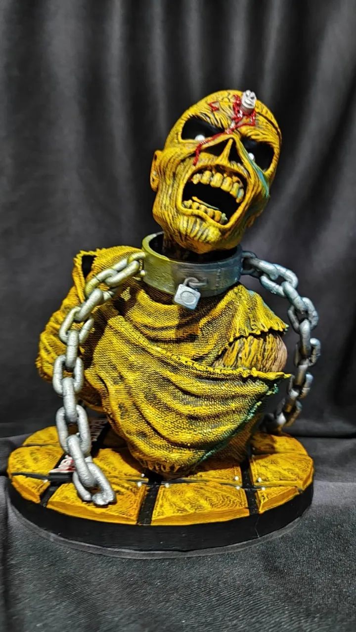 Estátua Iron Maiden Piece of Mind c/ Led - Foto 4