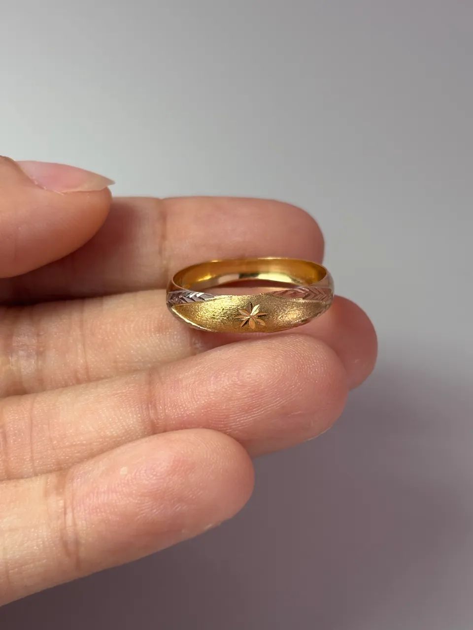 Anel com detalhes ouro 1.2 g (aro17) - Foto 2