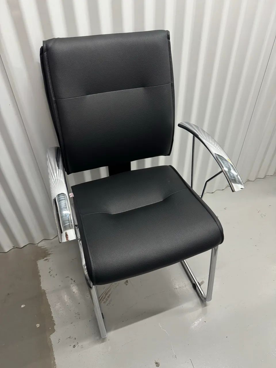 Cadeira de Escritório Premium Cromada - Ótimo estado - Foto 3