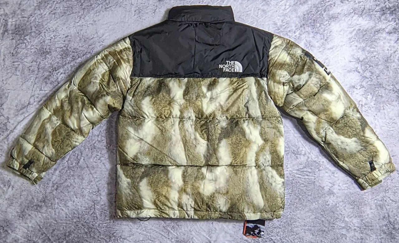 Jaqueta Puffer The North Face x Supreme Nuptse  - Foto 2