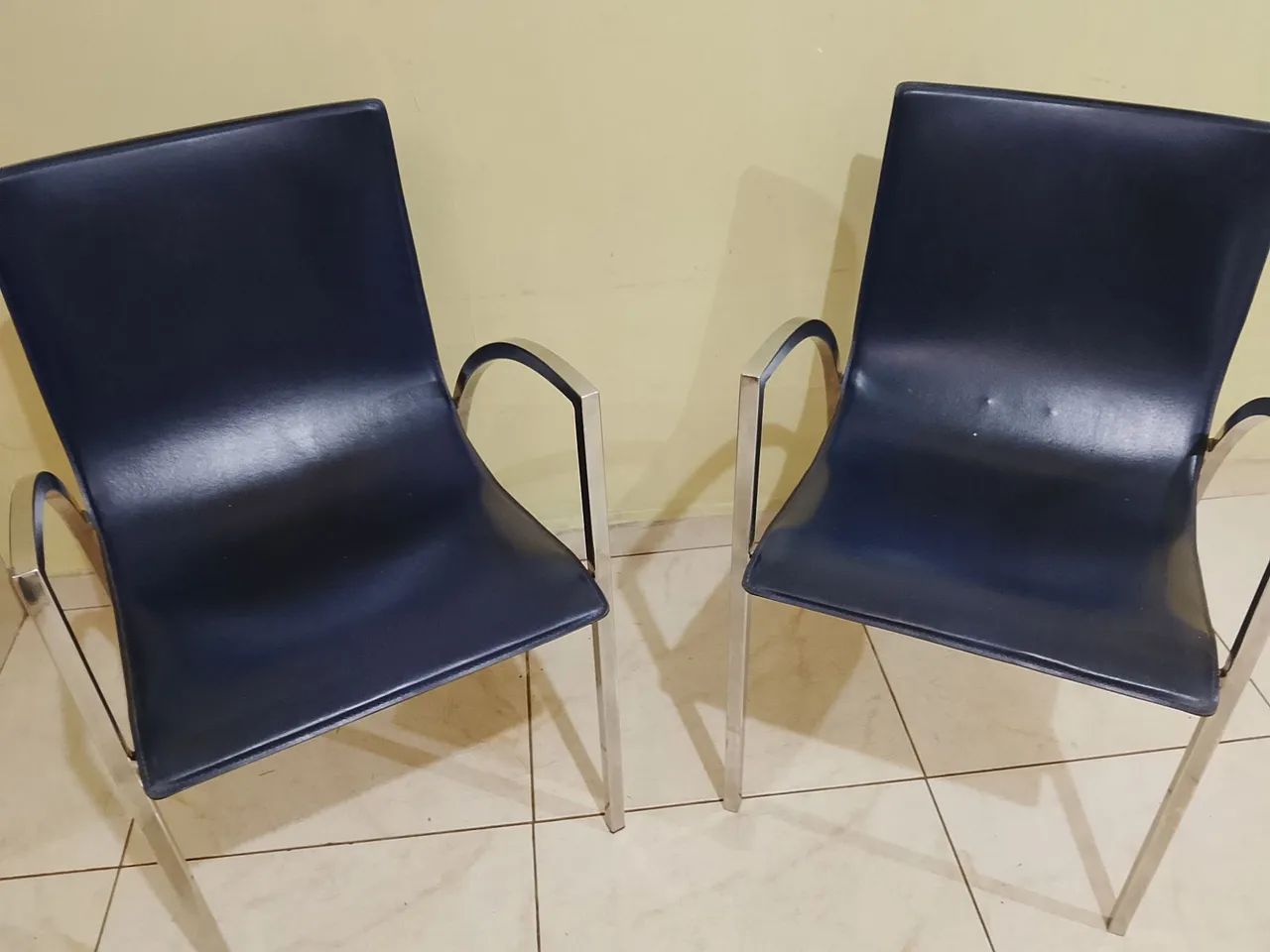 Cadeira cromada com assento de couro legítimo  - Foto 2