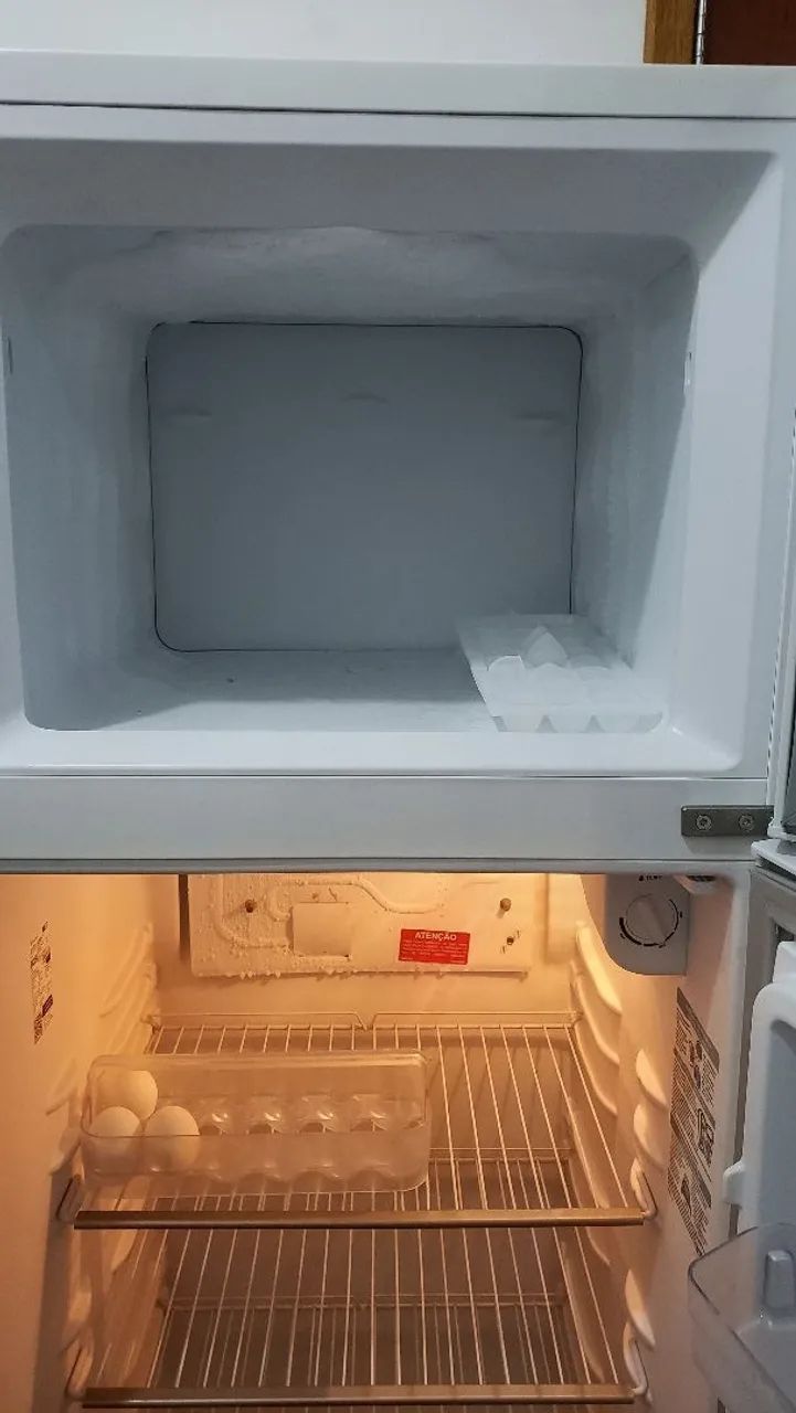 Geladeira Electrolux 260L MUITO NOVA - Foto 4