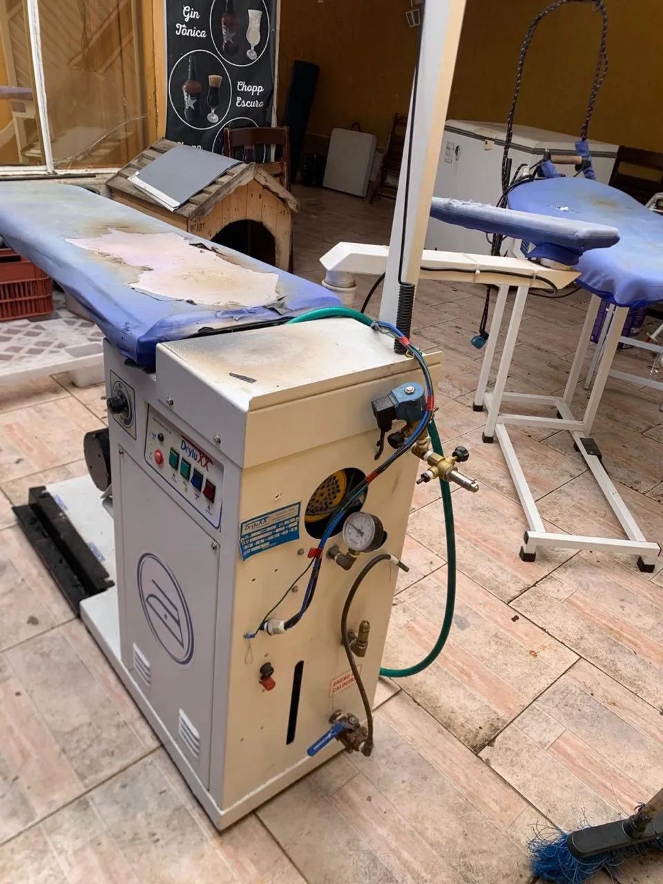 mesa industrial de passar roupa com braço aspirante/soprante e aquecimento - Foto 2