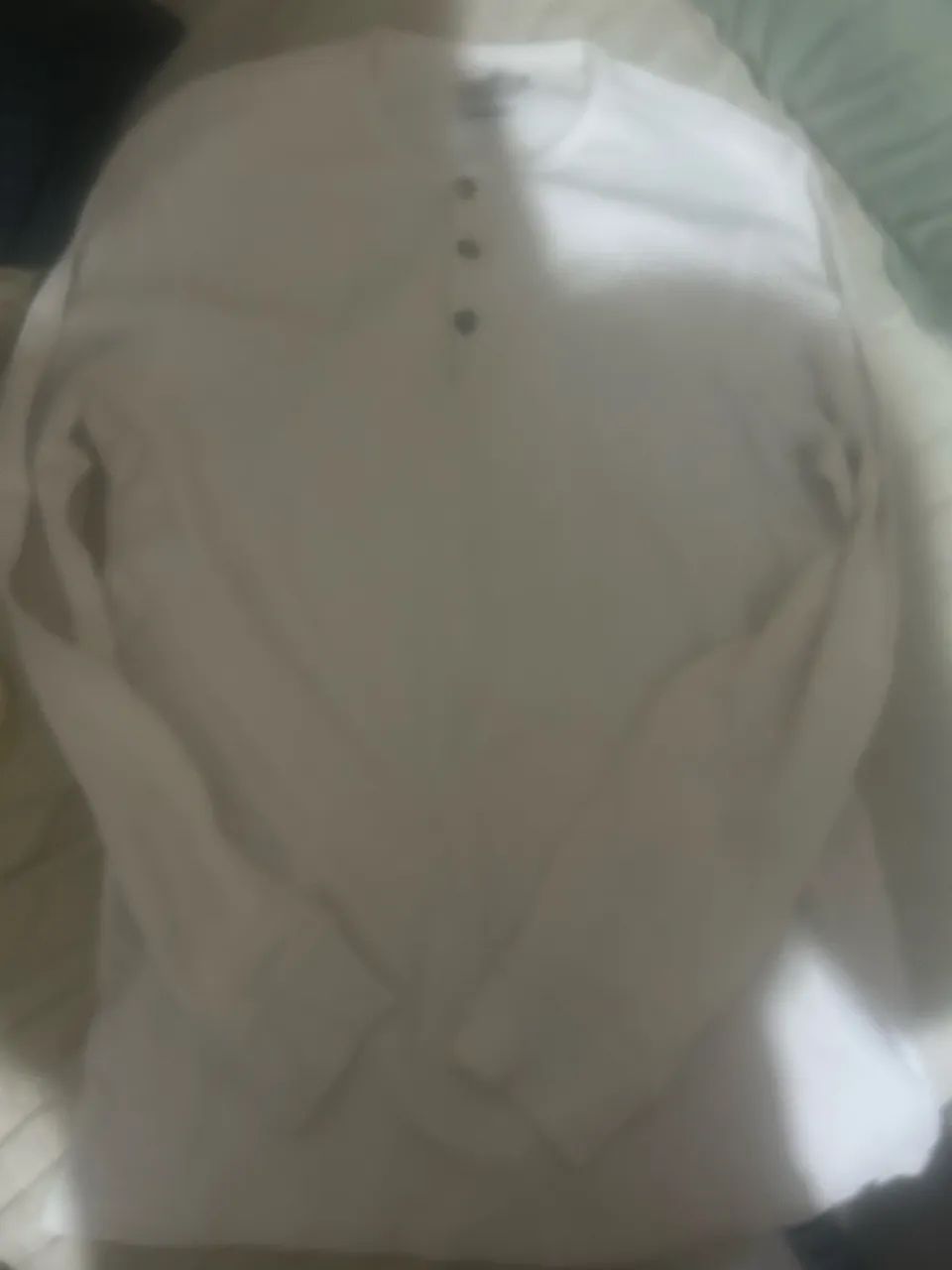 camiseta henley manga longa, branca. Nova. - Foto 5