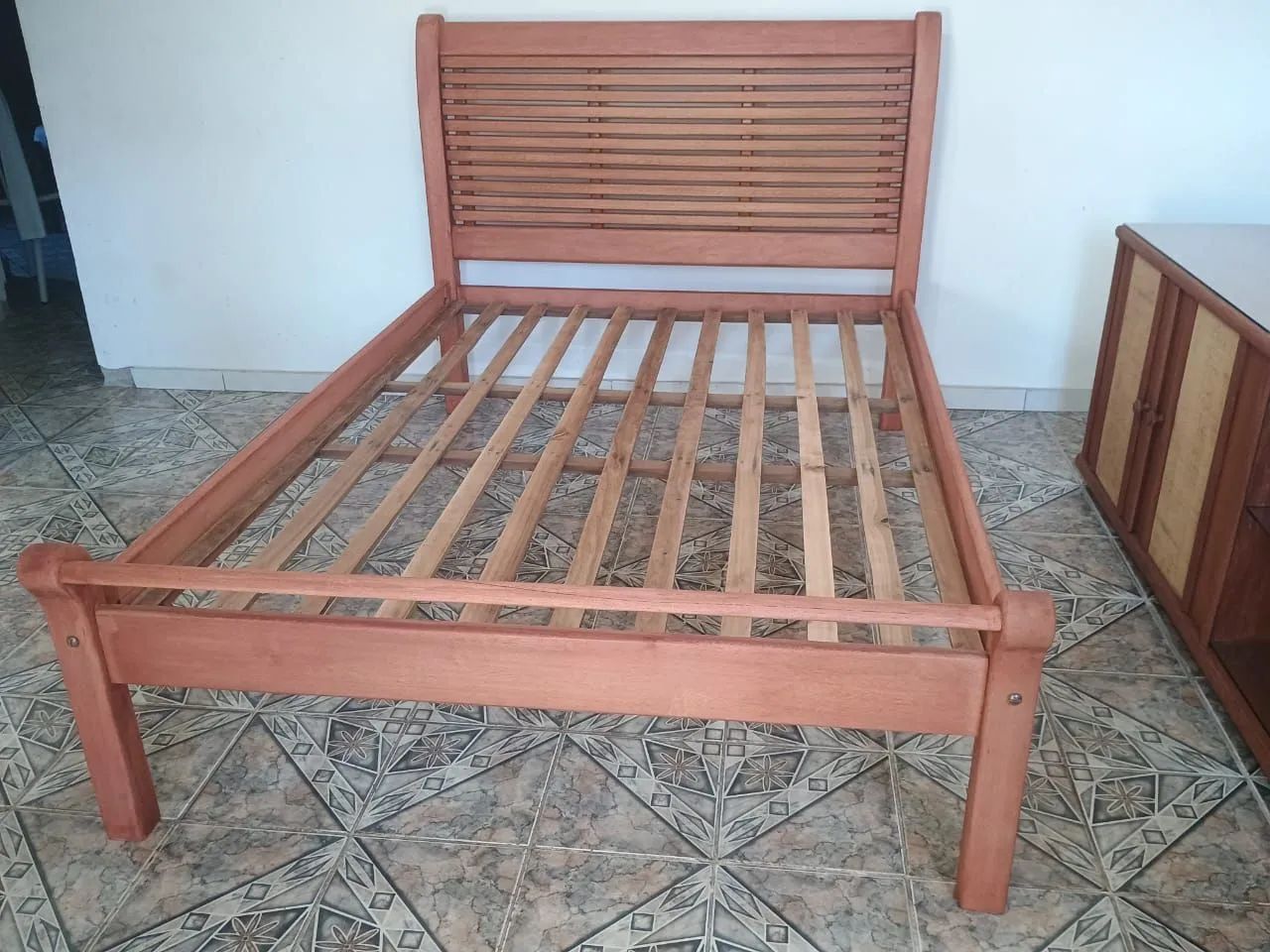 Cama madeira novíssima  - Foto 2